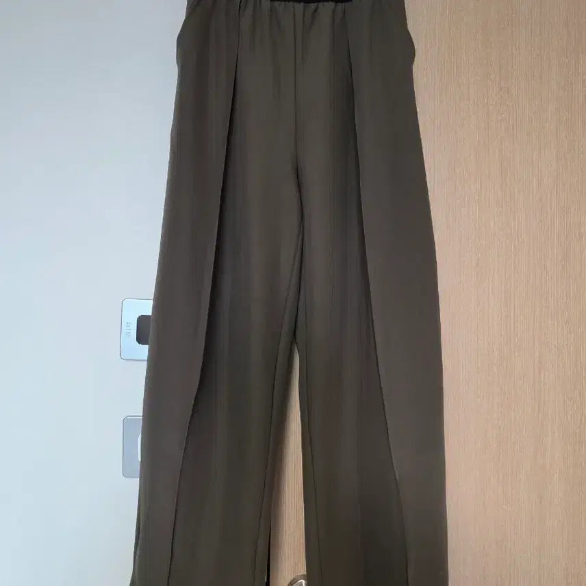[BUNJANG] Khaki Wide Pintuck Pants / 카키색 와이드 핀턱 팬츠