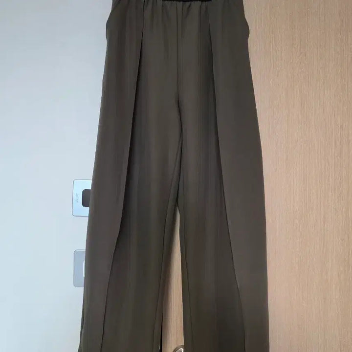[BUNJANG] Khaki Wide Pintuck Pants / 카키색 와이드 핀턱 팬츠