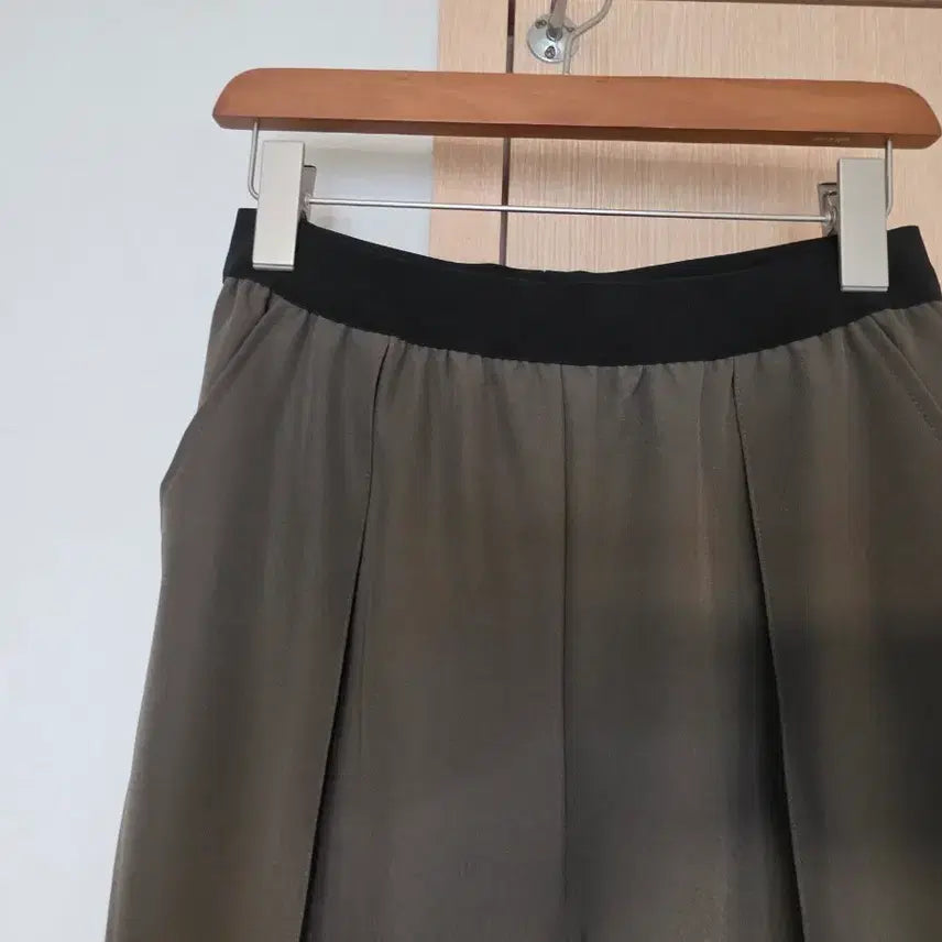 [BUNJANG] Khaki Wide Pintuck Pants / 카키색 와이드 핀턱 팬츠