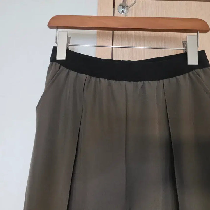 [BUNJANG] Khaki Wide Pintuck Pants / 카키색 와이드 핀턱 팬츠