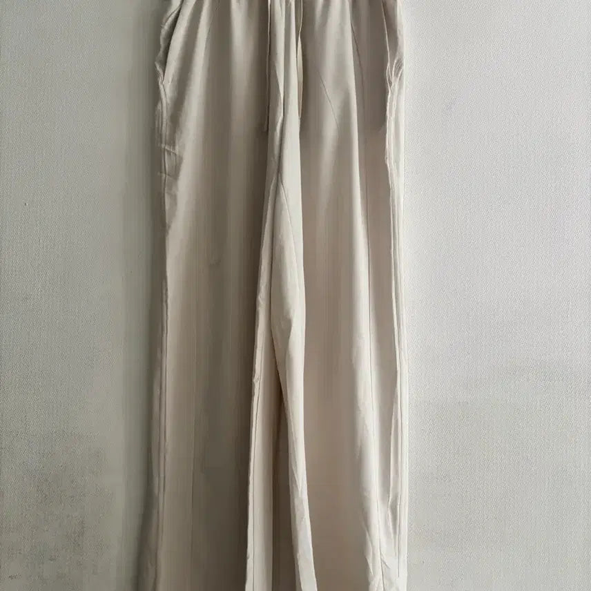 [SOLD OUT] 아이보리색 여성 바지