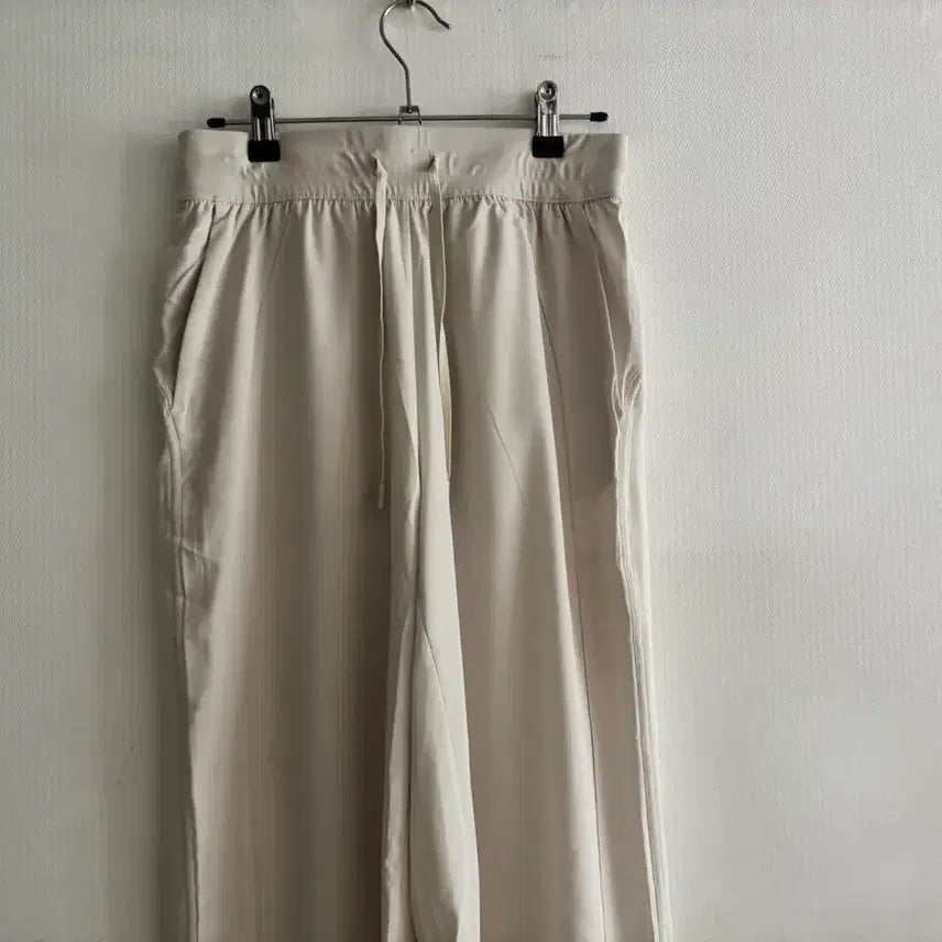 [SOLD OUT] 아이보리색 여성 바지