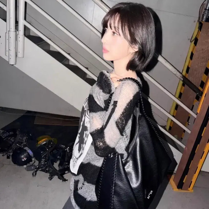[BUNJANG] AZON Robe Shoulder Bag Black Leather / 애즈온 로브백 블랙 숄더백