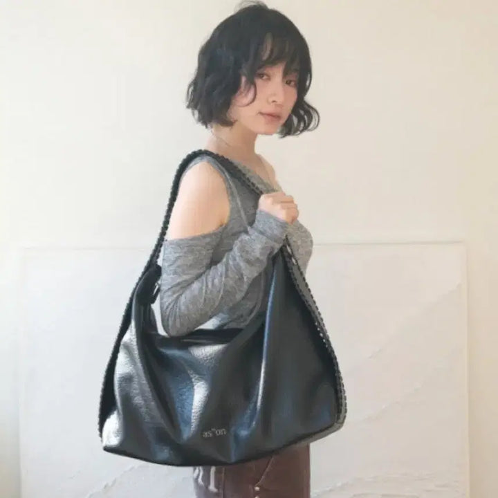 [BUNJANG] AZON Robe Shoulder Bag Black Leather / 애즈온 로브백 블랙 숄더백