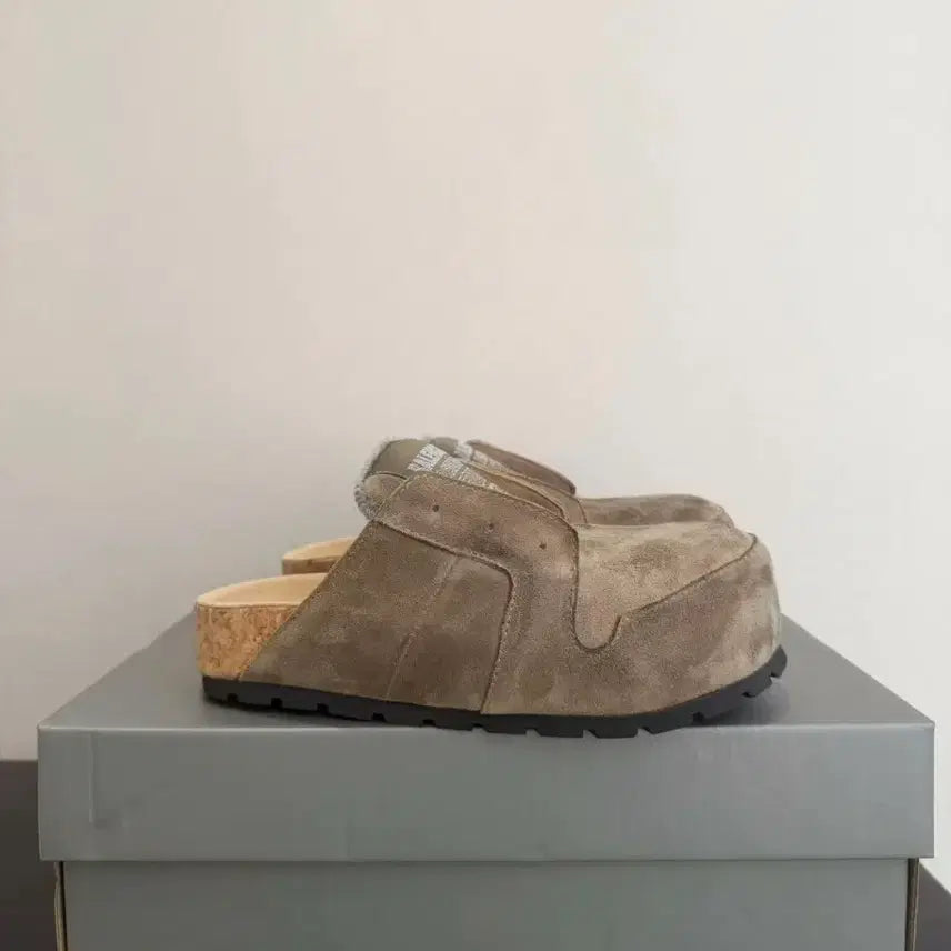 [BUNJANG] Balenciaga Beige Washed-Out Mule Slippers / 발렌시아가 뮬 편안한 데일리 워싱 아웃 베이지 슬리퍼