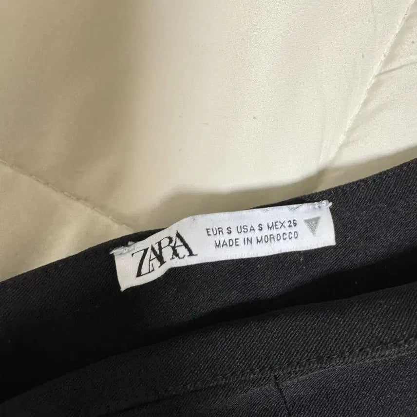 [BUNJANG] Zara Black Capri Slit Pants / (Zara)자라 블랙 카프리 슬릿 팬츠