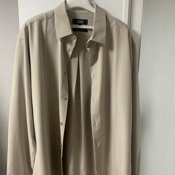 [BUNJANG] Musinsa Standard Relaxed Fit Silky Shirt Light Beige / 무신사스탠다드릴렉스 핏 실키 셔츠 라이트베이지 m사이즈 판매