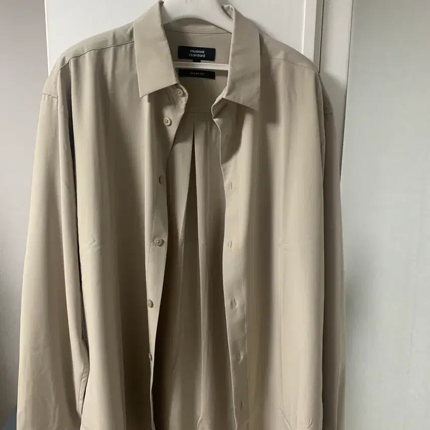 [BUNJANG] Musinsa Standard Relaxed Fit Silky Shirt Light Beige / 무신사스탠다드릴렉스 핏 실키 셔츠 라이트베이지 m사이즈 판매