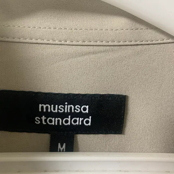[BUNJANG] Musinsa Standard Relaxed Fit Silky Shirt Light Beige / 무신사스탠다드릴렉스 핏 실키 셔츠 라이트베이지 m사이즈 판매