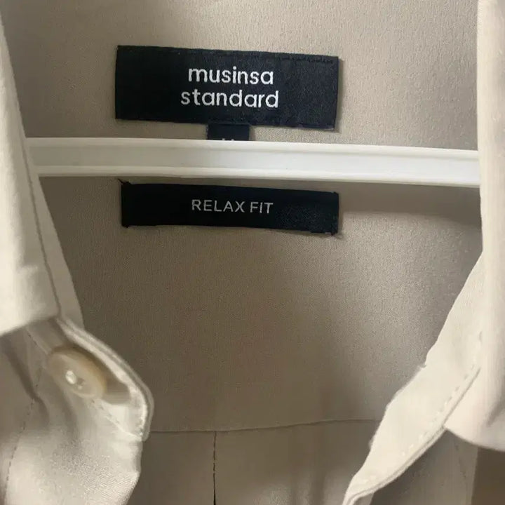 [BUNJANG] Musinsa Standard Relaxed Fit Silky Shirt Light Beige / 무신사스탠다드릴렉스 핏 실키 셔츠 라이트베이지 m사이즈 판매