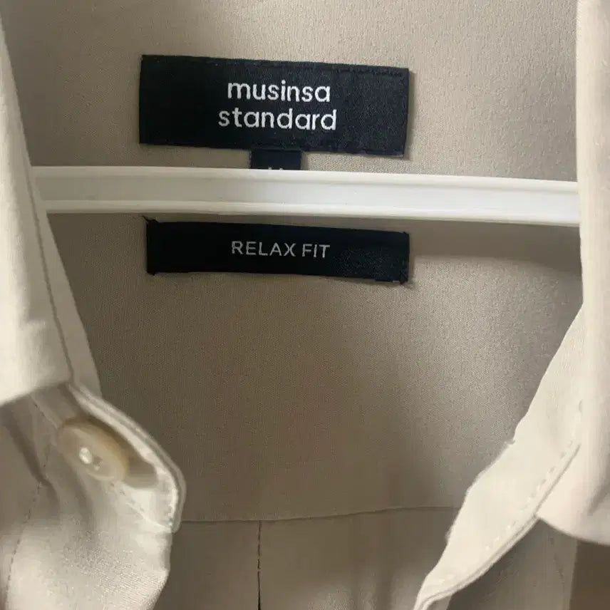 [BUNJANG] Musinsa Standard Relaxed Fit Silky Shirt Light Beige / 무신사스탠다드릴렉스 핏 실키 셔츠 라이트베이지 m사이즈 판매