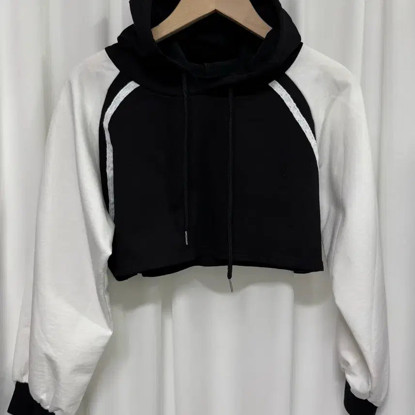 [BUNJANG] Color Block Crop Hoodie / 블랙/화이트 배색 크롭 후드티
