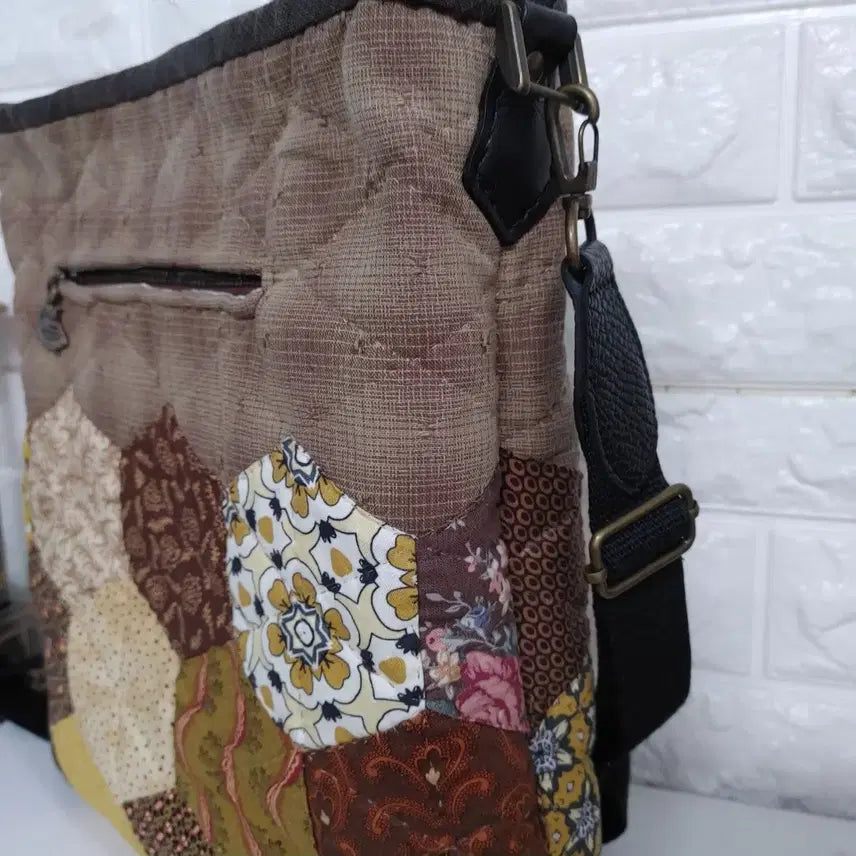 [BUNJANG] Handmade Quilted Crossbody Bag / 퀼트핸드메이드가방