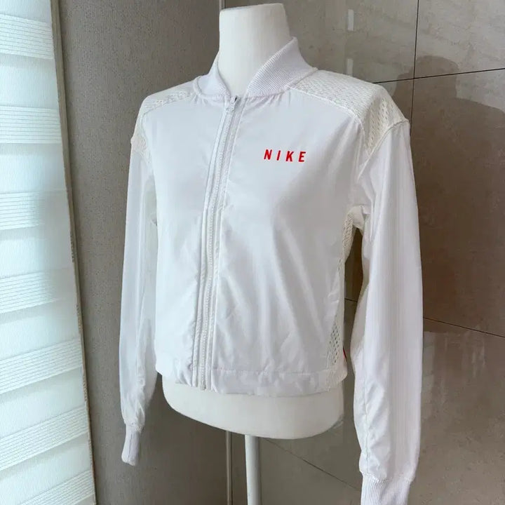 [BUNJANG] Nike Blue Windbreaker Jacket (White, S) / 나이키 화이트 블루종 바람막이 자켓 S