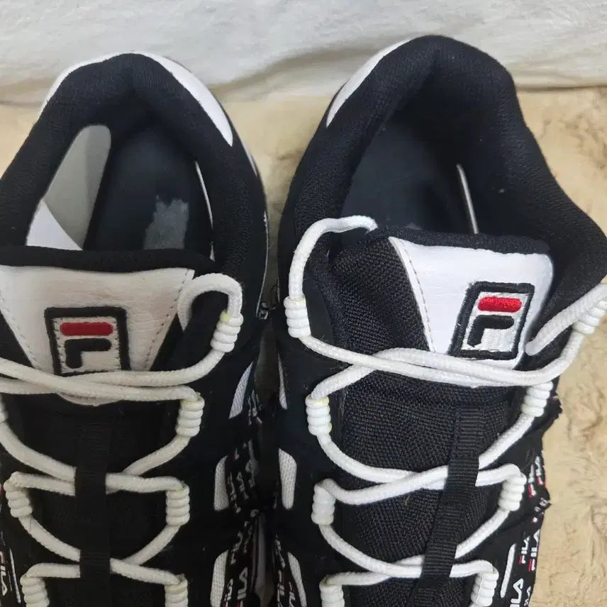 [BUNJANG] FILA Logo Black Sneakers Size 260 / 휠라 FILA 로고 블랙 운동화260사이즈