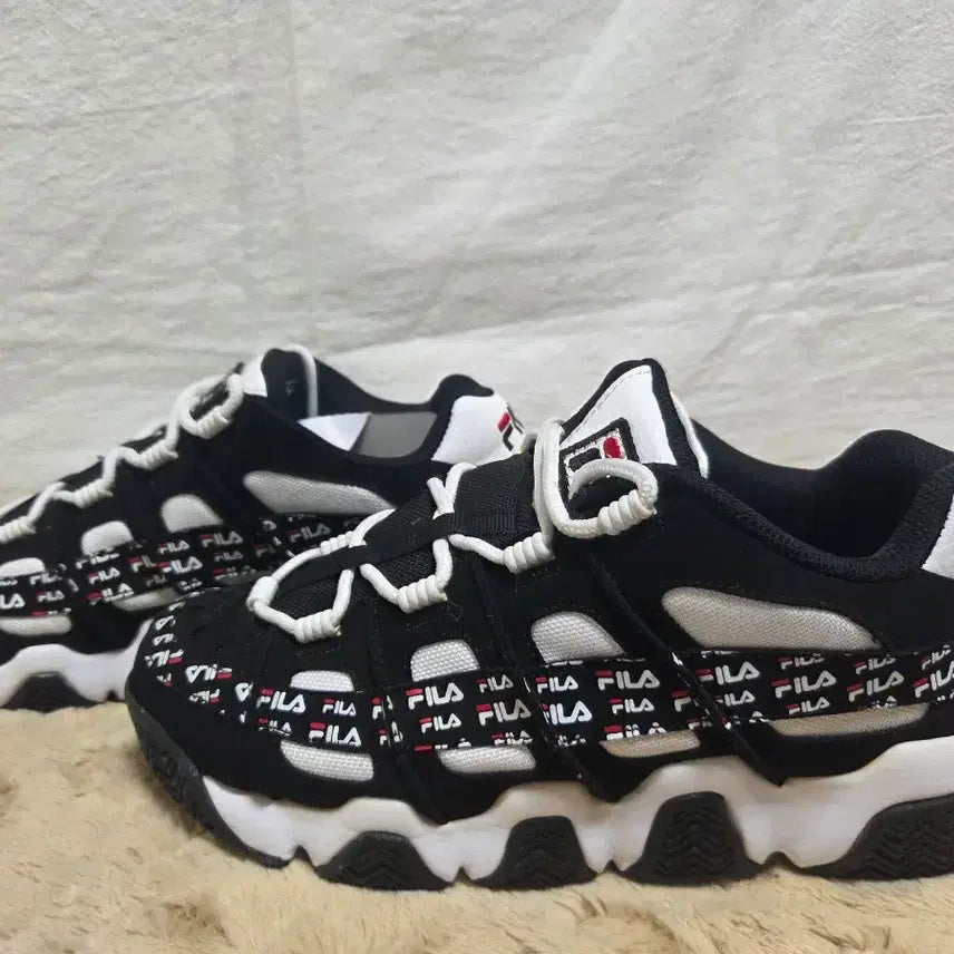 [BUNJANG] FILA Logo Black Sneakers Size 260 / 휠라 FILA 로고 블랙 운동화260사이즈