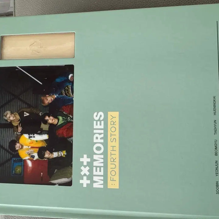 [BUNJANG] TXT Official Lightstick + Memories Photobook Set / 투바투 txt 응원봉+메모리즈 포토북 4권(본품만)