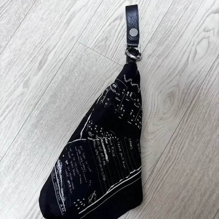 [BUNJANG] AMIRI Scarf Keyring / 아미리 스카프 키링