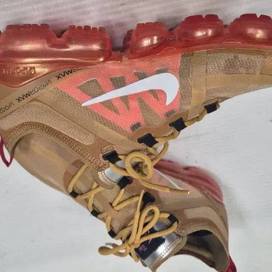 [BUNJANG] Nike Air VaporMax 2019 Crimson Gold Sneakers / 나이키 에어 베이퍼맥스 2019 크림슨 골드  285사이즈