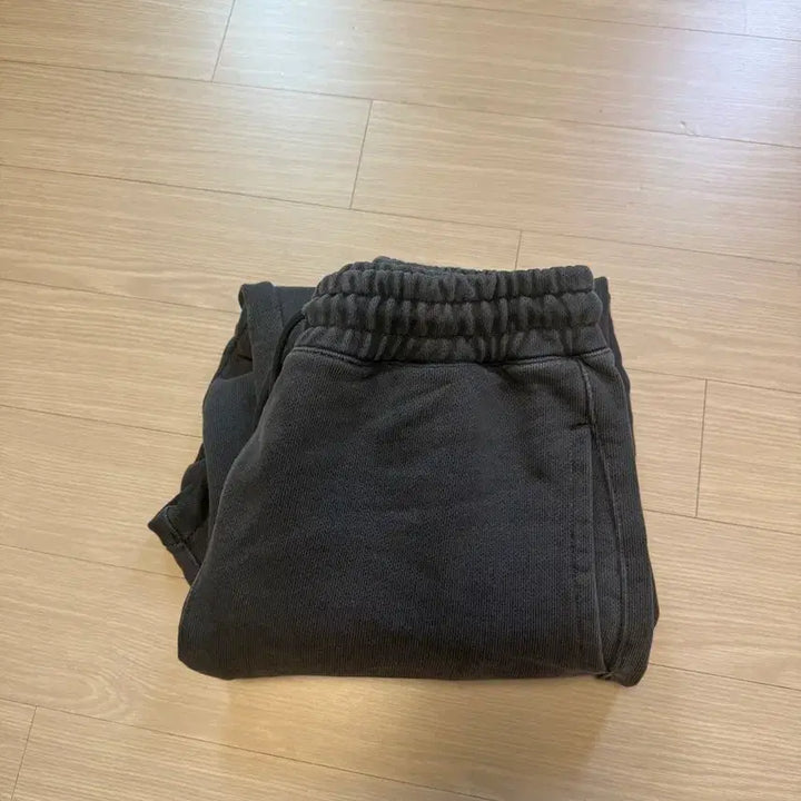 [SOLD OUT] [새상품] 소버먼트 피그먼트 조거 차콜 L