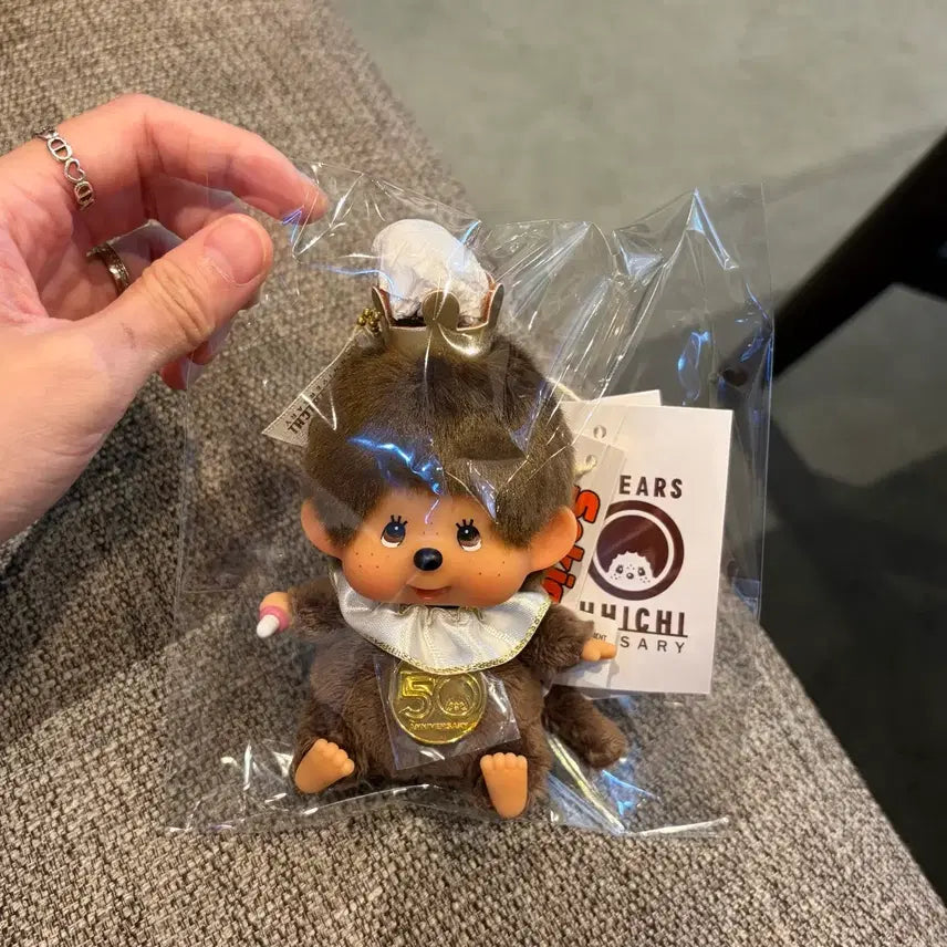 [BUNJANG] Monchhichi 50th Anniversary Crown Keyring / 50주년 한정판 왕관몬치치 키링
