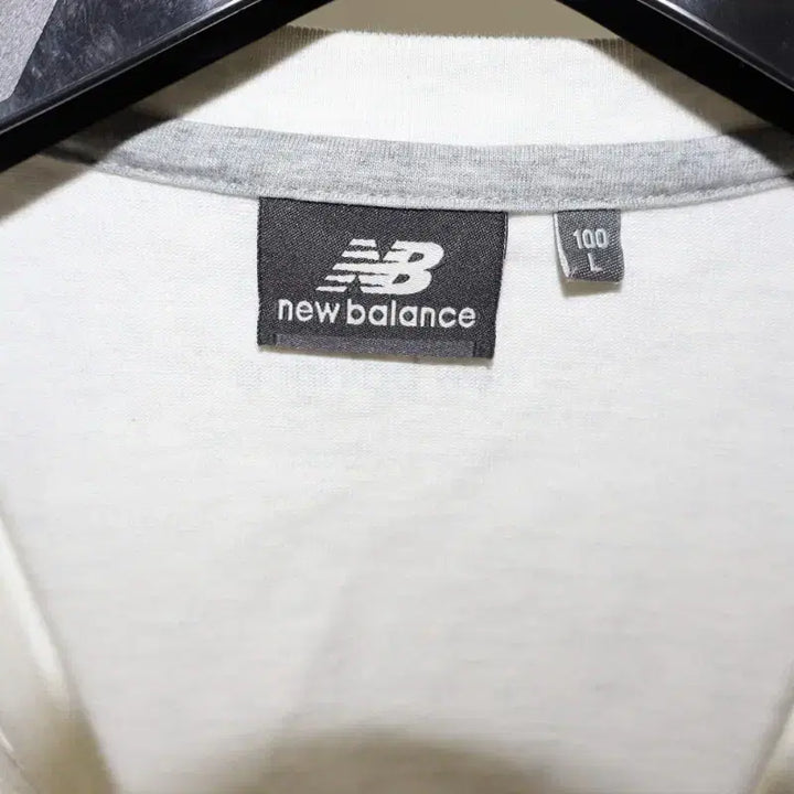 [BUNJANG] New Balance White Short Sleeve T-Shirt (L) / 뉴발란스 흰색 반팔티