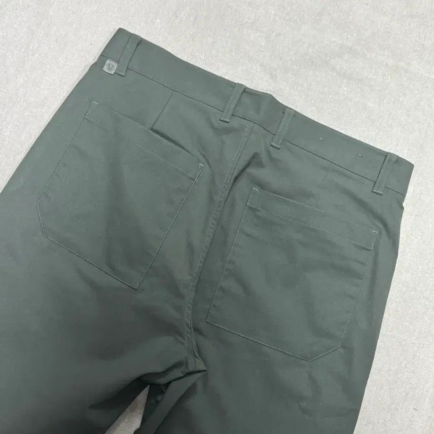 [BUNJANG] Lululemon Nylon Khaki Pants 34 / 룰루레몬 나일론 카키 팬츠 34