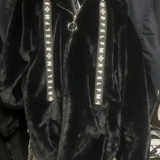 [BUNJANG] REFELF Black Faux Fur Hooded Zip-Up / 레플렘 우사미미 토끼 블랙 퍼 후드 집업