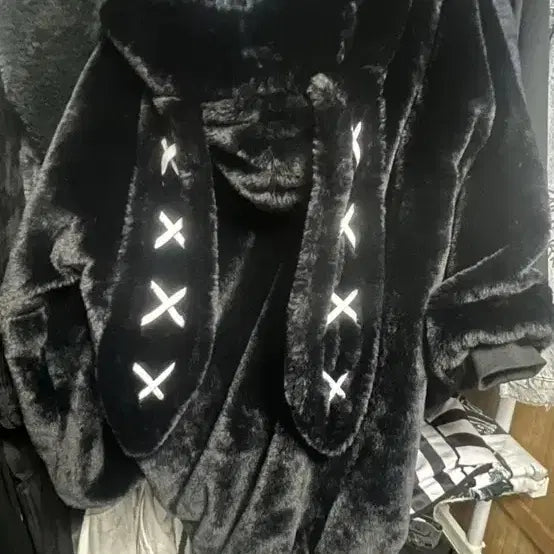 [BUNJANG] REFELF Black Faux Fur Hooded Zip-Up / 레플렘 우사미미 토끼 블랙 퍼 후드 집업