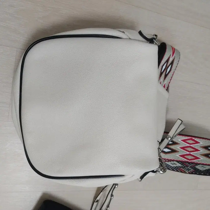 [BUNJANG] Benetton Leather Crossbody Bag / 베네통 가죽 크로스백