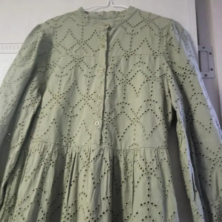 [SOLD OUT] 펀칭 플레어 레이스 롱 원피스