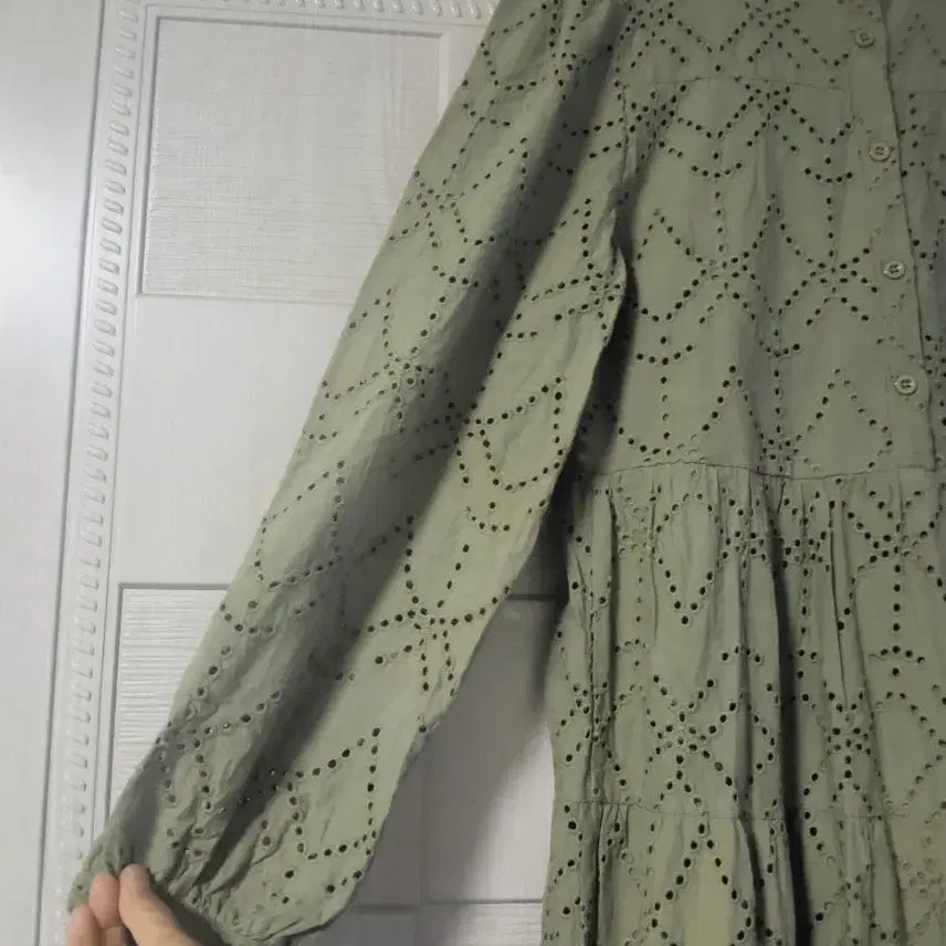 [SOLD OUT] 펀칭 플레어 레이스 롱 원피스