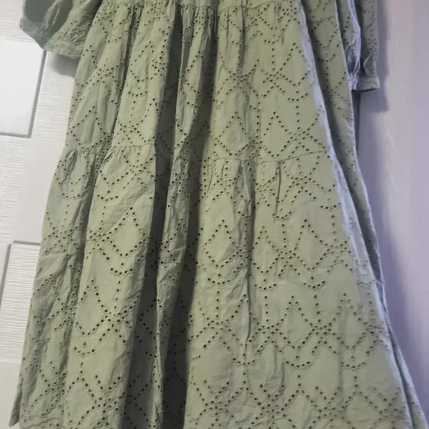 [SOLD OUT] 펀칭 플레어 레이스 롱 원피스