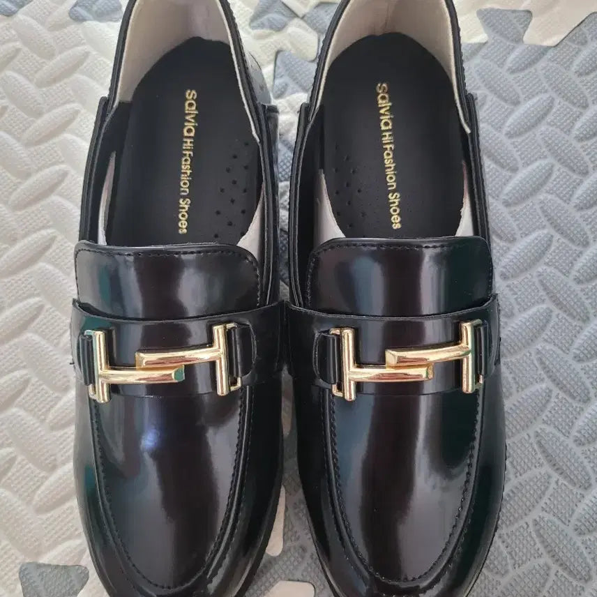 [BUNJANG] Black Enamel Buckle Heels (245) / 에나멜구두 245 새제품