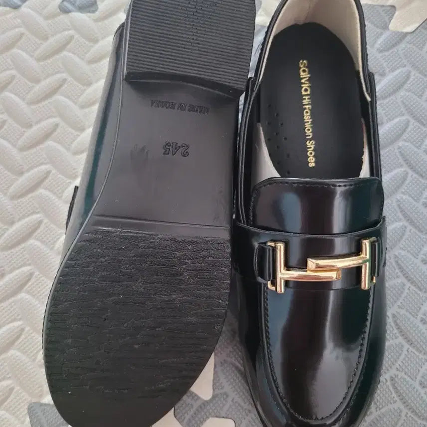 [BUNJANG] Black Enamel Buckle Heels (245) / 에나멜구두 245 새제품