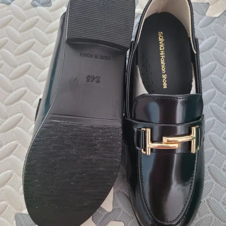 [BUNJANG] Black Enamel Buckle Heels (245) / 에나멜구두 245 새제품