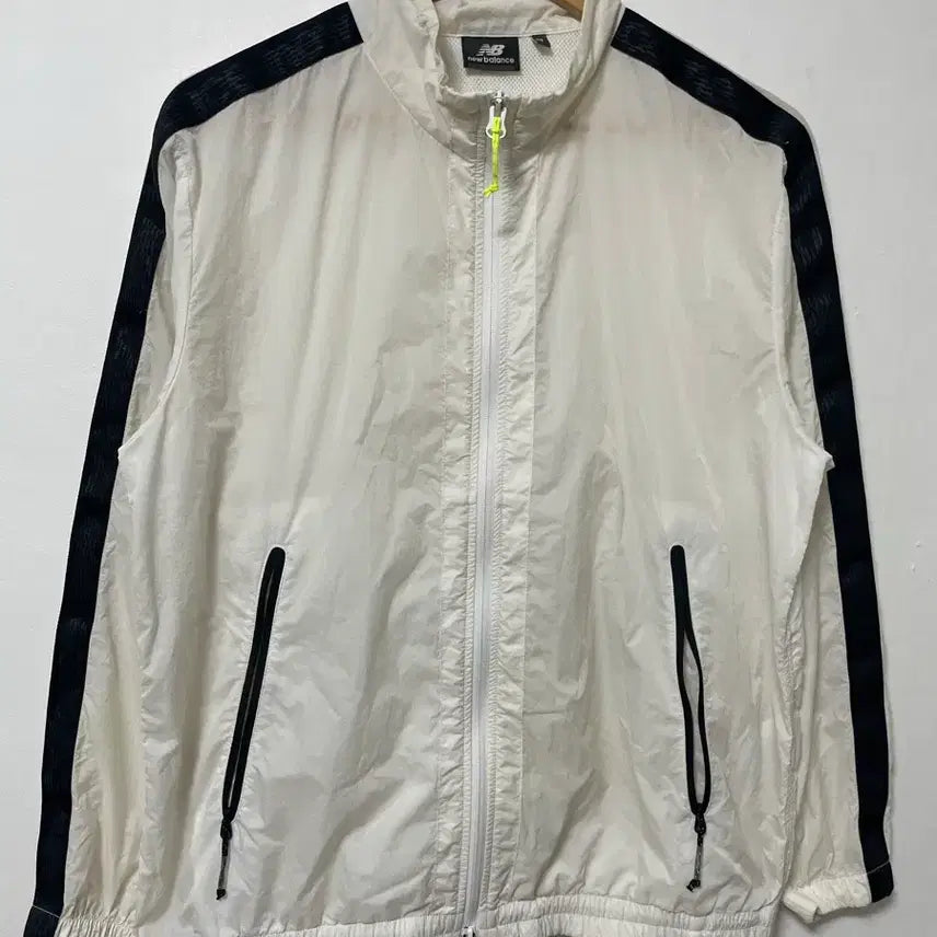 [BUNJANG] New Balance Lightweight Windbreaker Jacket / 95 뉴발란스 기능성 경량 바람막이 자켓 정품