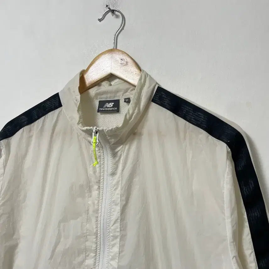 [BUNJANG] New Balance Lightweight Windbreaker Jacket / 95 뉴발란스 기능성 경량 바람막이 자켓 정품