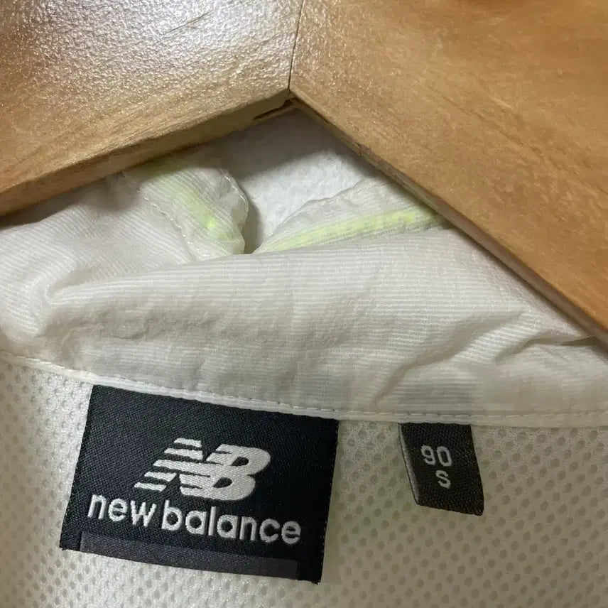 [BUNJANG] New Balance Lightweight Windbreaker Jacket / 95 뉴발란스 기능성 경량 바람막이 자켓 정품