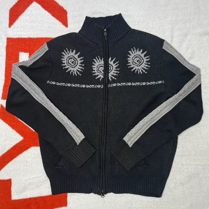 [SOLD OUT] Aakam 자카드 집업 니트 2