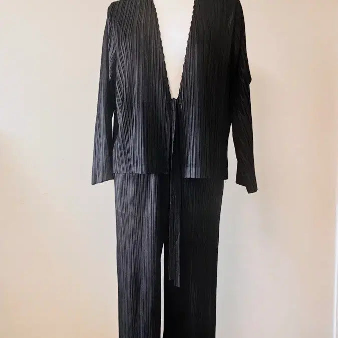 [BUNJANG] Pleated Cardigan and Pants Set / 플리츠 가디건+팬츠 상하의 세트