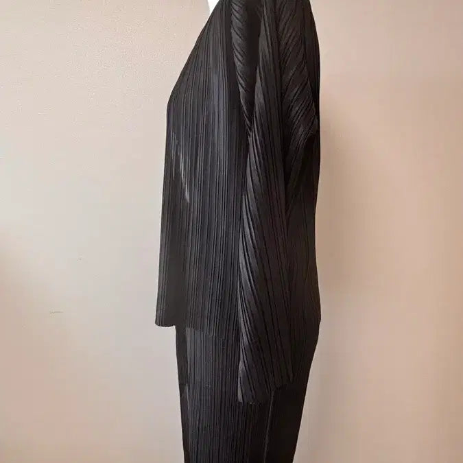 [BUNJANG] Pleated Cardigan and Pants Set / 플리츠 가디건+팬츠 상하의 세트