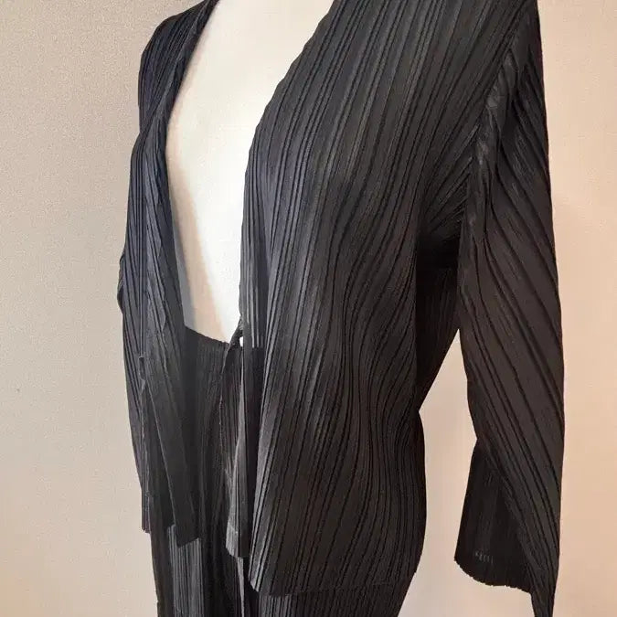 [BUNJANG] Pleated Cardigan and Pants Set / 플리츠 가디건+팬츠 상하의 세트