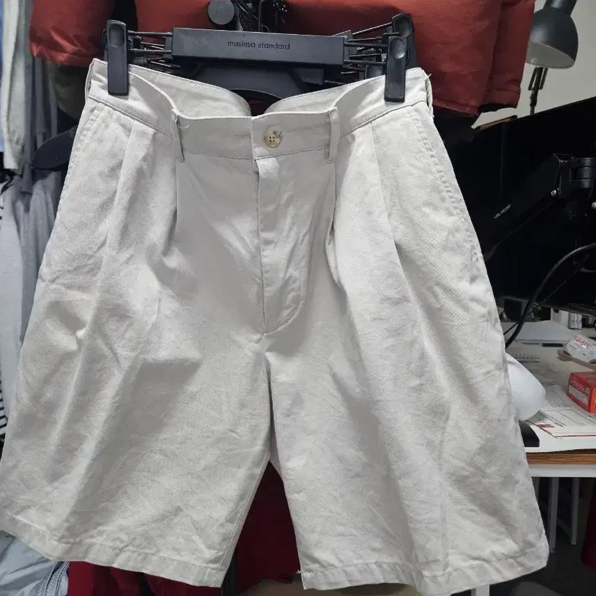 [BUNJANG] Woodb Two-Tuck Chino Shorts / 우드비 투턱 치노팬츠