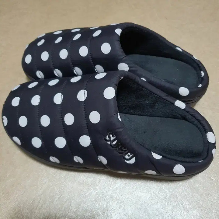 [BUNJANG] Sbu Permanent F-Line Dot Slippers / 스부 퍼머넌트 F-라인 닷