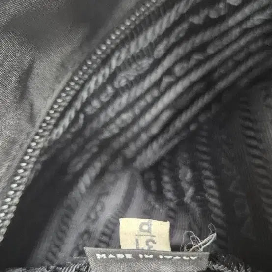 [BUNJANG] Prada Tessuto Poconno Messenger Bag / 프라다 테수토 포코노 메신저백