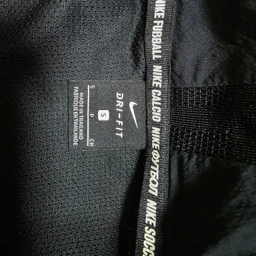 [BUNJANG] Nike F.C. Crop Fit Anorak (Size S) / 나이키 F.C 크롭핏 아노락 사이즈 ( S )