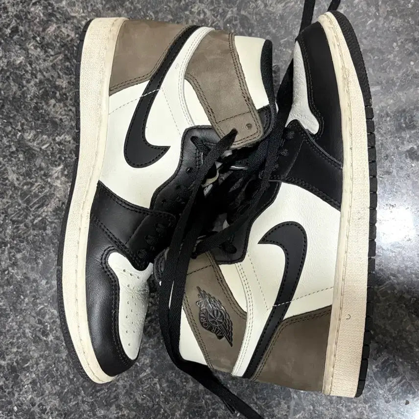 [SOLD OUT] [260] 조던1 다크모카