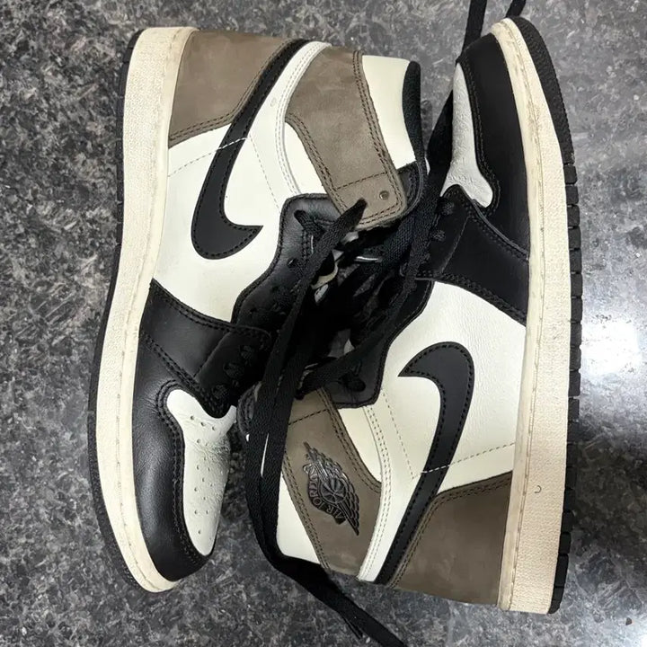 [SOLD OUT] [260] 조던1 다크모카
