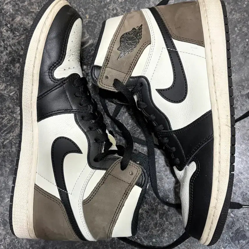 [SOLD OUT] [260] 조던1 다크모카